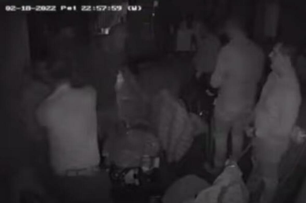 PLJUŠTALI UDARCI, CEPALE SE KOŠULJE: Poslanik se POTUKAO u kafani (VIDEO)