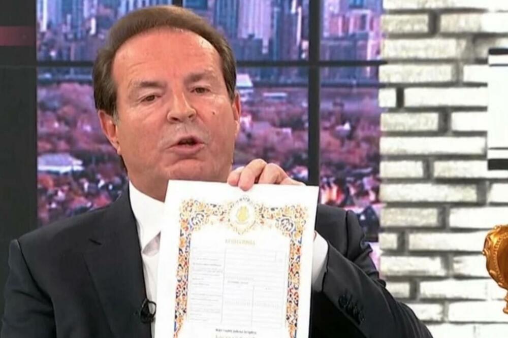 "UMORIO SAM SE IAKO SAM 20 GODINA MLAĐI!" Karić hoće da menja godinu rođenja, ali su ga već sačekali prvi problemi