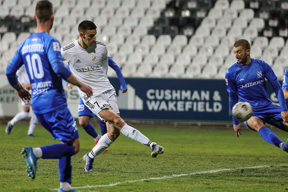 ČUKARIČKI GRČEVITO DRŽI POREDAK SA VEČITIM! Rakonjac srušio Spartak!