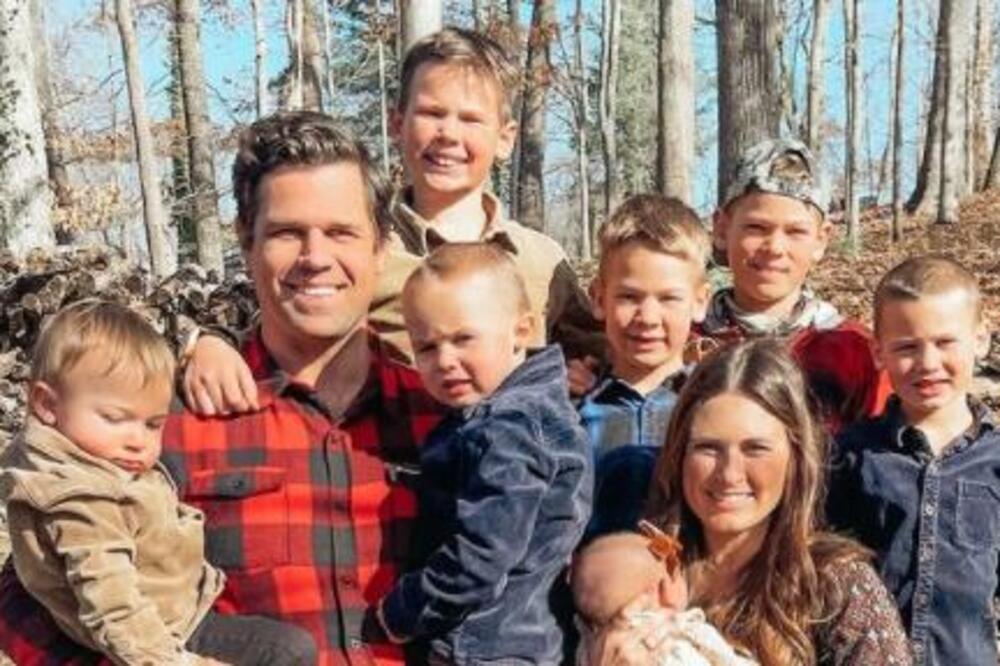 IMAJU SEDMORO DECE I SVE STIŽU! Uspevaju da VODE LJUBAV i do 3 puta DNEVNO, sve je do PRIORITETA! (FOTO/VIDEO)