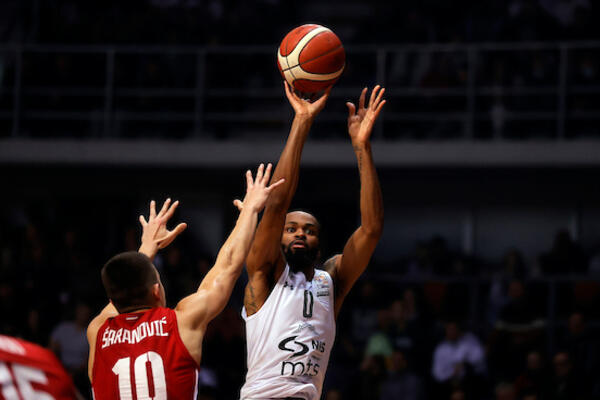 SPRETNIJI PARTIZAN BOLJI OD ŽILAVOG FMP-A: Panter vodio crno-bele do pobede, zakazan je večiti derbi za trofej Kupa