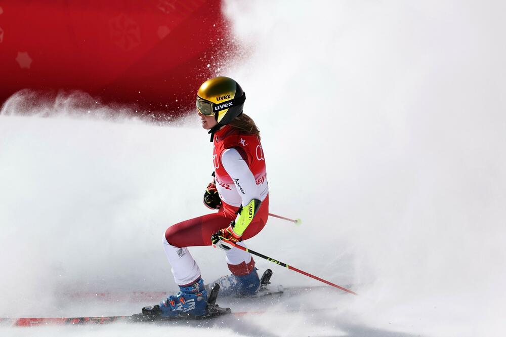 OGROMNA TRAGEDIJA U RUSIJI: Pronađeno telo devojka koja je upala u provaliju duboku 500 metara!