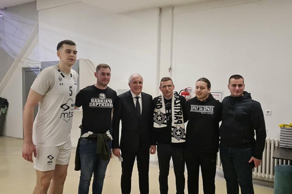 ESPRESO PAPARACO! Navijačima se upornost isplatila, uspeli su da UHVATE Željka i Balšu u holu dvorane! (VIDEO/FOTO)