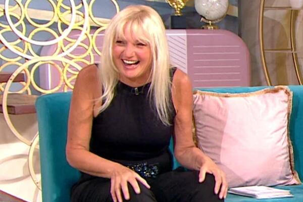 ZAVIRITE U REČNO CARSTVO! Vesna de Vinči ima NETIPIČAN DOM, brod na kome živi uređen je skroz po njenom ukusu! FOTO