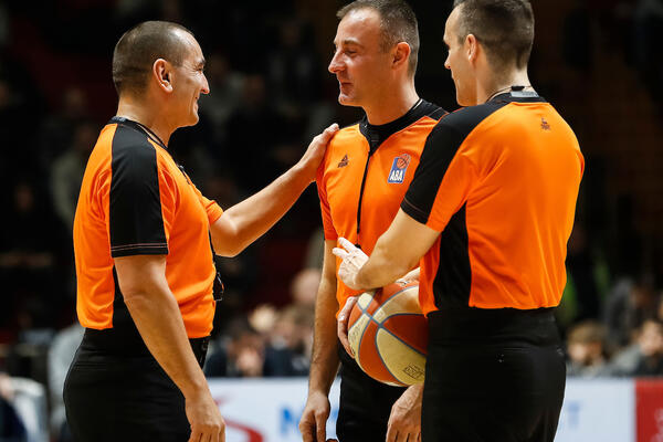 SRBIN NAJBOLJI U EVROPI: Čuveni košarkaški sudija ispisao istoriju, ovo što je on uradio neće više niko ponoviti!