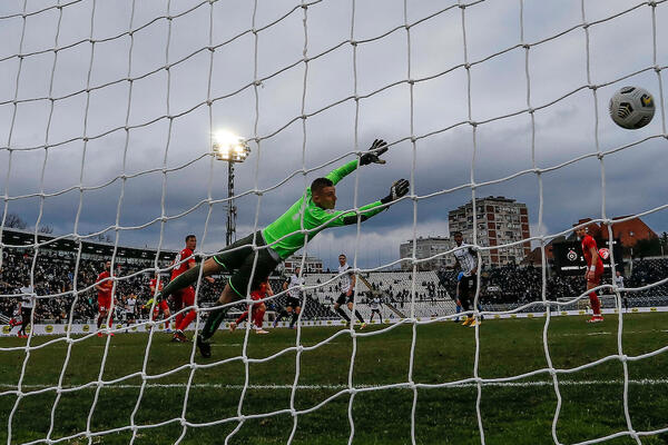 MLADI SRBIN ZAMENA ZA RAJKOVIĆA! Transfer karijere, Zvezda trlja dlanove! (FOTO)