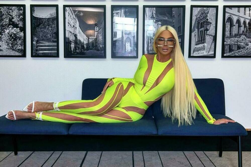 "PRAVI MUŠKARAC NIKAD SVOJU ŽENU..." JELENA KARLEUŠA ŠOKIRALA OBJAVOM: Da li je posvećeno Dušku!?