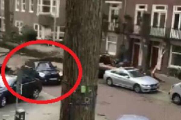 VOZAČ U POSLEDNJEM MOMENTU IZBEGAO TRAGEDIJU: Imao neverovatnu sreću, umalo da se sve završi KOBNO! (VIDEO)