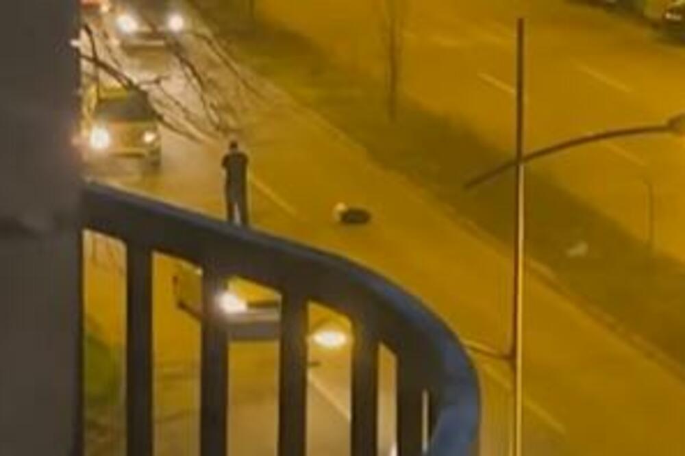 JOŠ 1 BIZARNA SCENA U NOVOM SADU: Muškarac stao nasred Bulevara cara Lazara, pokušao da zaustavi SAOBRAĆAJ (VIDEO)