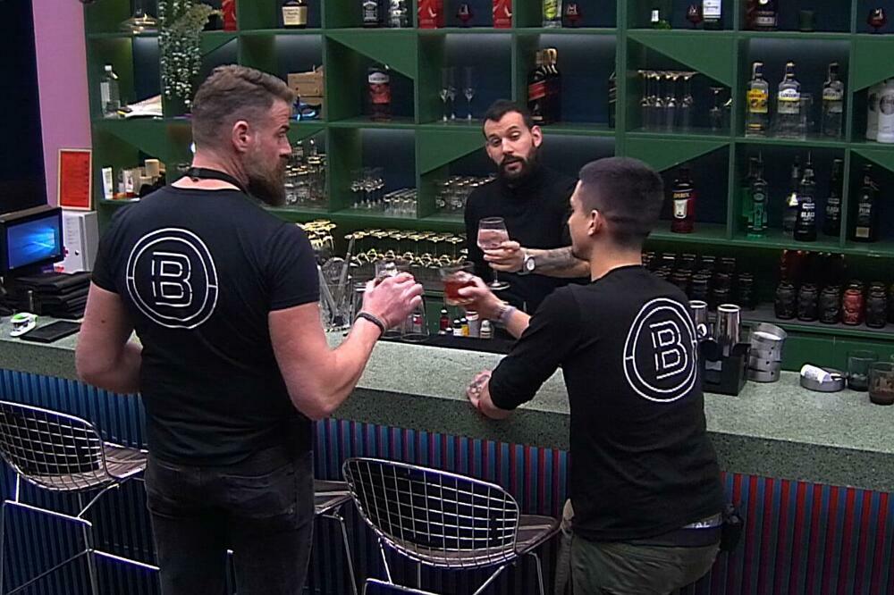 NEKE NOVE STRASTI!? BAR MENADŽER ISPITIVAO ALEKSU O DEJANI: Da li i on želi nešto više sa njom?