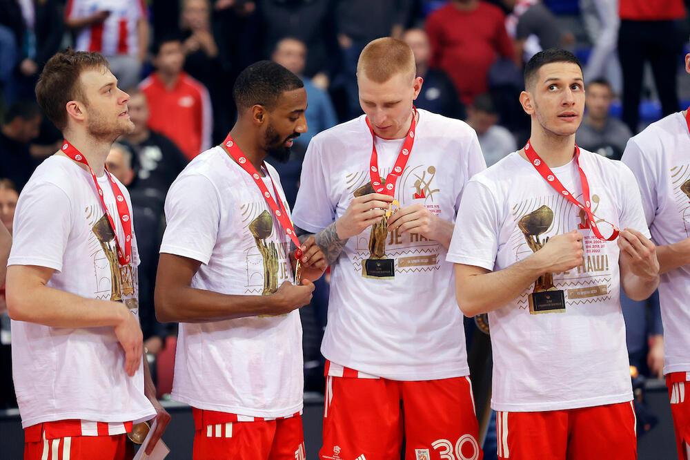 HITNO NAPUSTIO BEOGRAD! Crvena zvezda bez jednog od NAJBOLJIH napada triplu krunu!