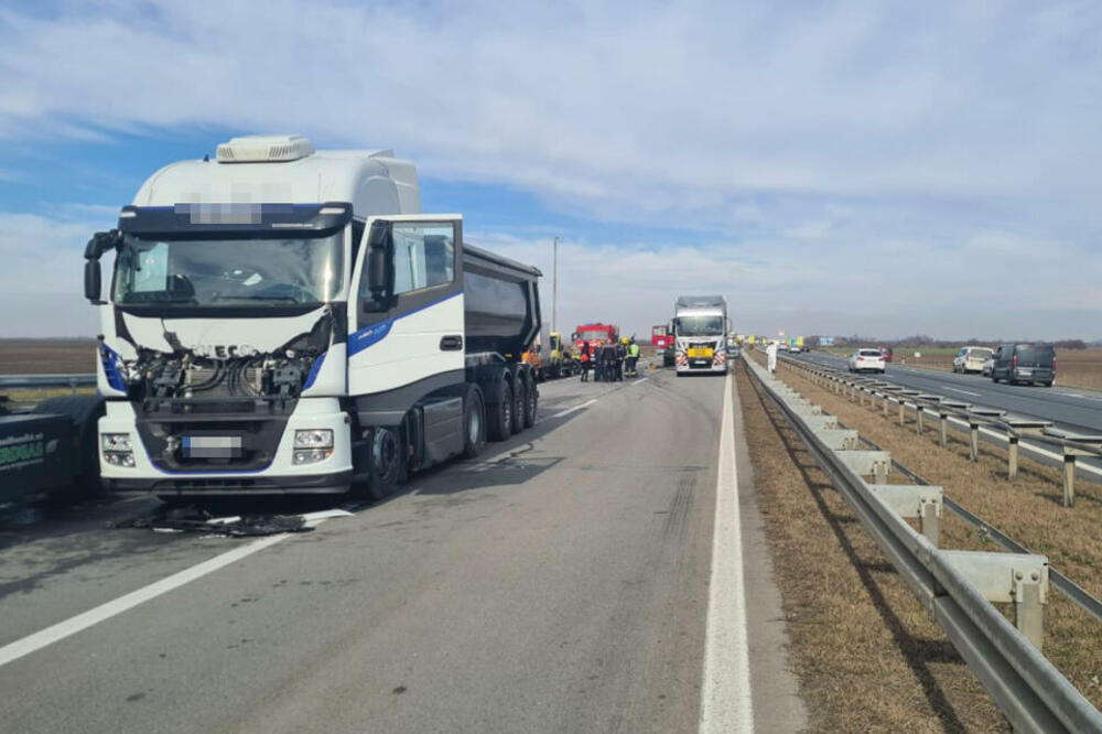 LANČANI SUDAR NA AUTOPUTU! Sudarili se autobus, kamion i još nekoliko vozila