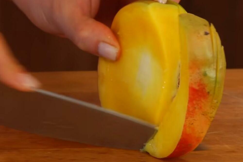 ŽENE PREKO 50 BI TREBALE DA JEDU OVO VOĆE SVAKI DAN: Ne možete ni da pretpostavite KAKO UTIČE NA ZDRAVLJE