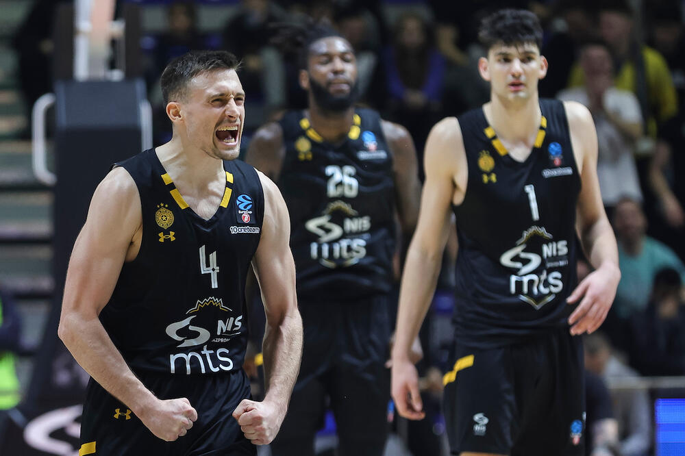 NAVIJAČI ZVEZDE LIKUJU ZBOG POTEZA AVRAMOVIĆA U FINALU KUPA: A bio je jedan od njih... (FOTO)