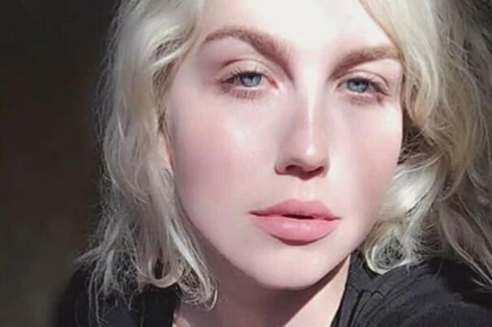 ISKULIRAO JE NA FEJSU, A ONDA JE OBJAVILA NOVI SELFI: Zbog njega nije mogao da ne odreaguje