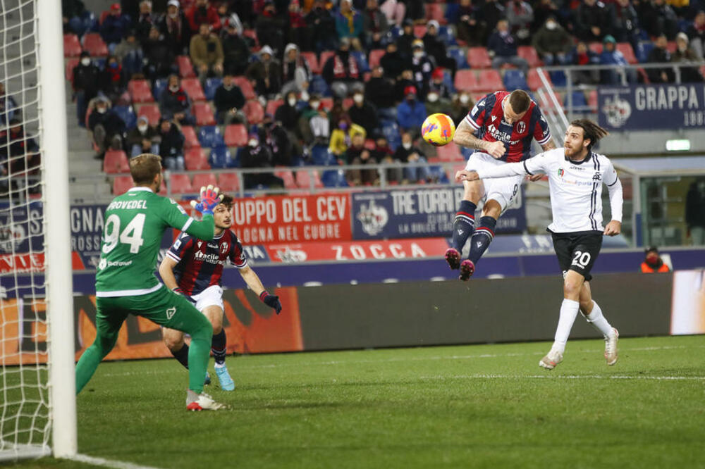 ARNAUTOVIĆ DONEO TRI BODA BOLONJI: Ekipa Siniše Mihajlovića slavila protiv Specije!