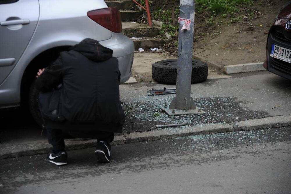 LOPOVI VREBAJU VOZILA PO BEOGRADU, KRADU MAHOM OVU STVAR: Vozači zbog toga neće moći da registruju kola