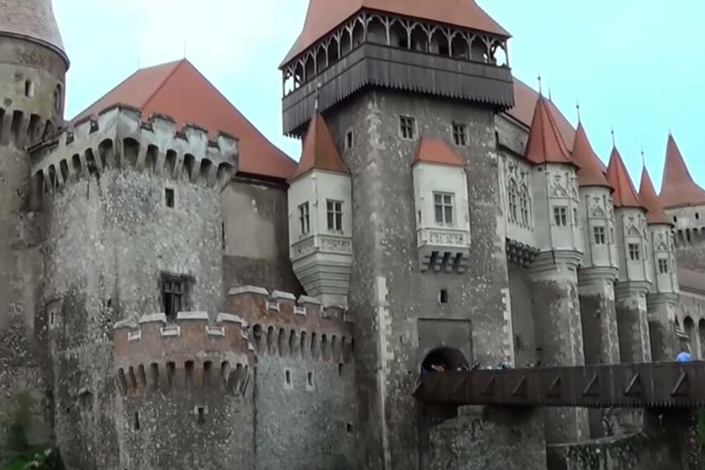 ISTORIJSKO ČUDO GOTIČKO-RENESANSKE ARHITEKTURE: Jedno od 7 čuda Rumunije, DVORAC koji krije brojne LEGENDE (FOTO)