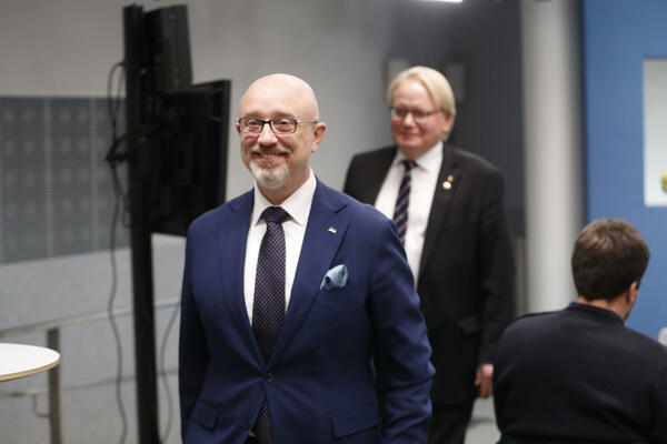 "VODI PODLI RAT, KRIJUĆI SE IZA ŽENA I DECE": Ukrajinski ministar osuo PALJBU - Putin napokon pokazao PRAVO LICE!