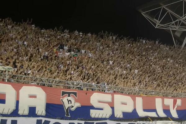 INCIDENTI U SPLITU! Oštećen autobus sa fudbalerima Dinama (VIDEO)