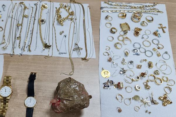 NEVIĐENI SKANDAL: Kod rođaka BIVŠEG PREDSEDNIKA našli nakit vredan NEKOLIKO STOTINA MILIONA dolara!