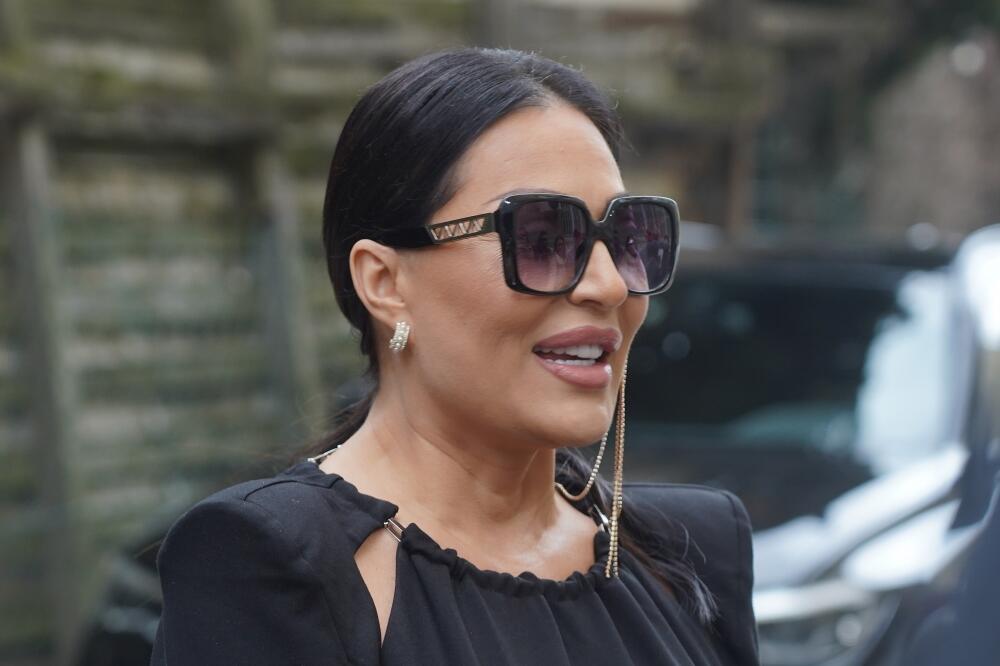 CECA JAVNO POTKAČILA KARLEUŠU: Takmičarku pomešala sa svojom ćerkom, totalno zbunjena! (VIDEO)