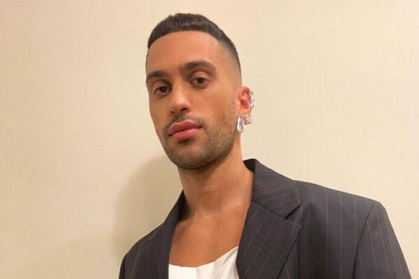 ISPLIVALE POTPUNO NAGE FOTKE POZNATIH MUZIČARA: RUKAMA PREKRILI NAJJAČI ADUT, bukvalno nemaju NIŠTA NA SEBI!