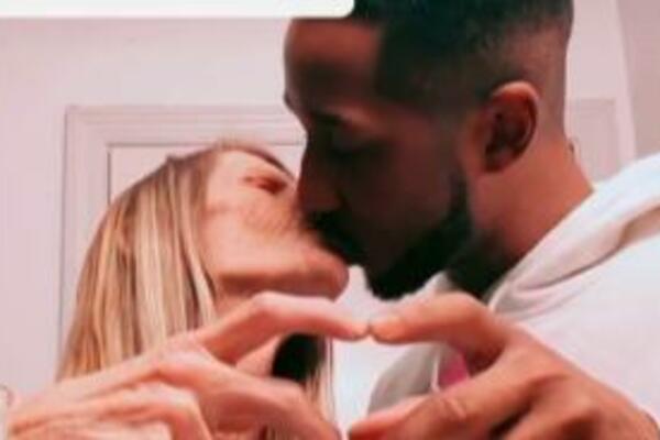 ČETIRI DECENIJE JE STARIJA OD NJEGA, A SAD PRAVE I BEBU: Zbog ove radnje, NA STUBU SU SRAMA