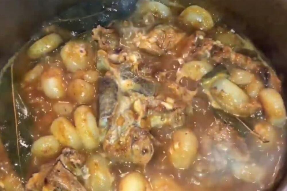 I JUŽNJACI I MAKEDONCI PRAVE ''ČOMLEK'': Starinsko jelo SA DUŠOM nema ko nije probao (RECEPT)