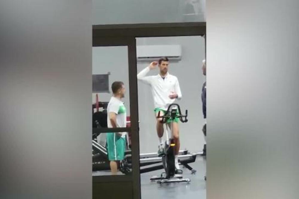 KOJA POSVEĆENOST! ZATO JE NAJBOLJI! ĐOKOVIĆ JE ZVER! NEĆETE VEROVATI GDE SE NAKON 99 MINUTA TENISA UPUTIO! (VIDEO)