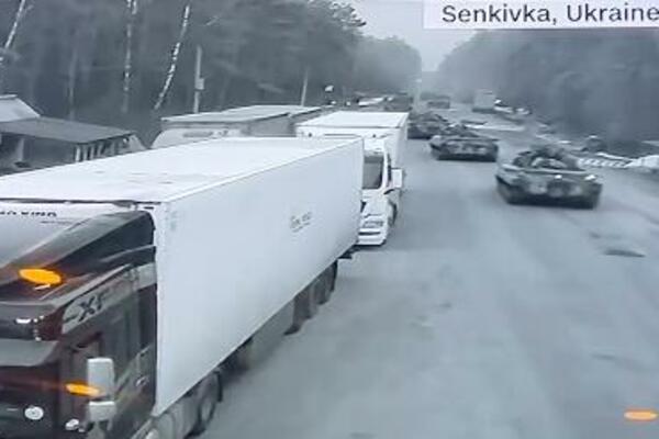 TOTALNA INVAZIJA NA UKRAJINU, NAPADI SE VRŠE IZ VIŠE PRAVACA: Tenkovi stižu iz Belorusije, SVETOM VLADA STAH! VIDEO