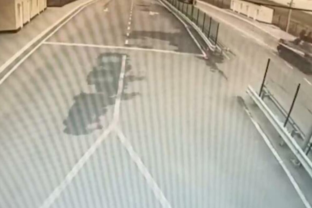 VOZILA RUSIJE NADIRU SA KRIMA: Kamere snimile PRELAZAK granice sa Ukrajinom