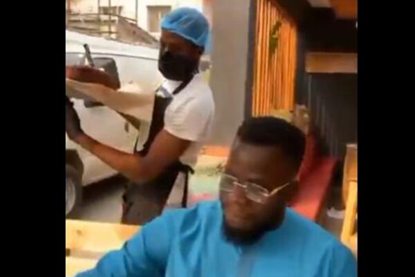 SEDELI U RESTORANU PA IM NA STO DONELI GIGANTSKOG KROKODILA: Snimak DELE SVI, zaista su to PORUČILI (VIDEO)