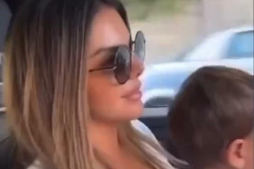 SRPKINJA DALA BEBI VOLAN U RUKE NASRED PUTA, SNIMAK JE JEZIV: Mnogi tvrde da je ovo za ZATVOR! (VIDEO)