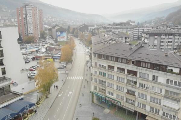 STRAH VLADA U OVOM SRPSKOM GRADU: Nepoznati muškarac SA KAČKETOM upada u stanove i kuće, uglavnom kad su ŽENE SAME!