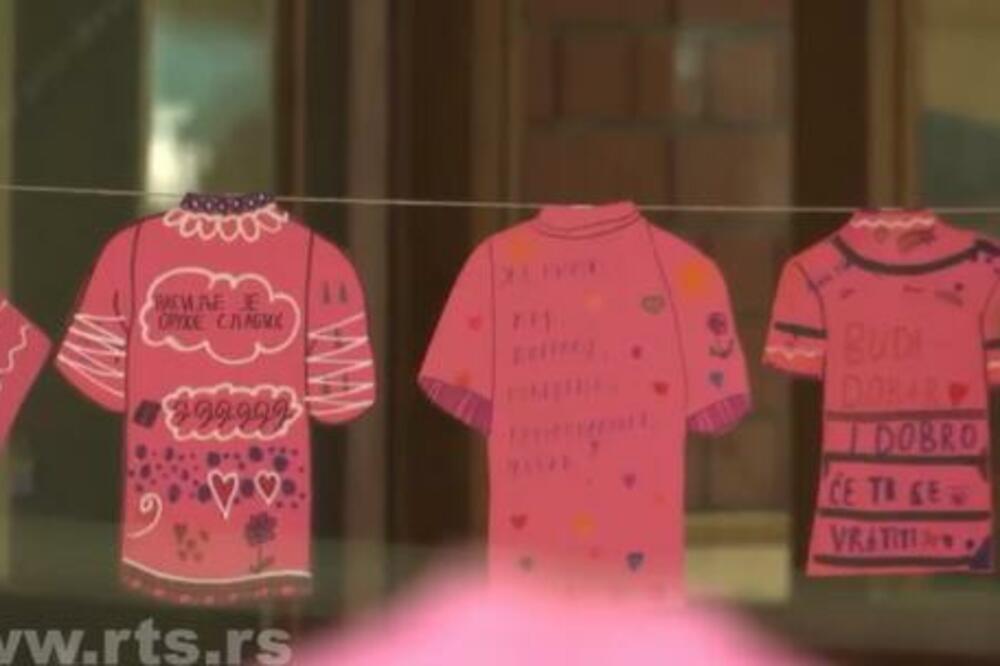 VAŽNO JE DA DECA ODMALENA PREPOZNAJU VRŠNJAČKO NASILJE: Obeležen Dan ružičastih majica!