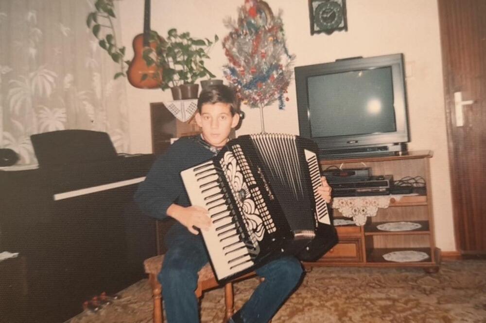 ON JE NAJPOZNATIJI MENADŽER U SRBIJI, RIJALITI ZVEZDA JE BILA LUDA ZA NJIM! Espreso je došao do FOTKI: Znate ko je?