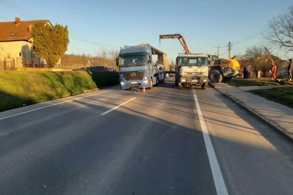 SAOBRAĆAJNA NESREĆA NA OBARSKOJ MAGISTRALI! Saobraćaj u zastoju