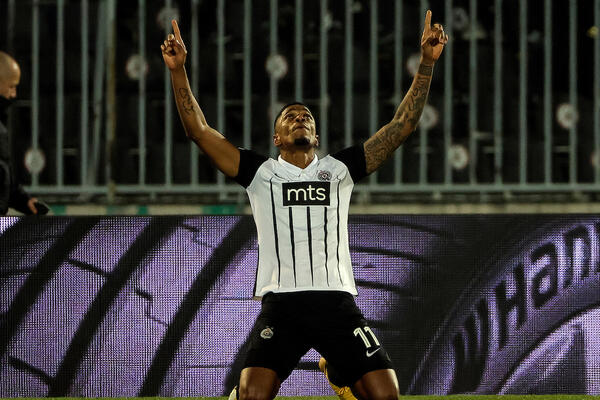 RAZIGRAVA SE ZA DERBI! RIKARDO POGAĐA I NOGOM I GLAVOM! (VIDEO)