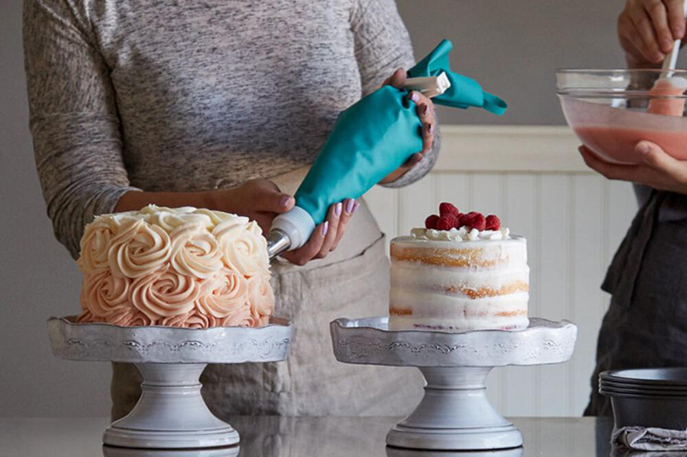 UKRASITE SLATKIŠE KAO PROFESIONALAC: Komplet za dekoraciju torti i kolača sa 26 nastavaka!