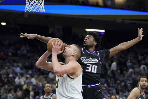 NOVI TRIPL-DABL JOKIĆA! Denver zahvaljujući srpskom asu drugi put u tri noći uzeo meru Sakramentu! (VIDEO)