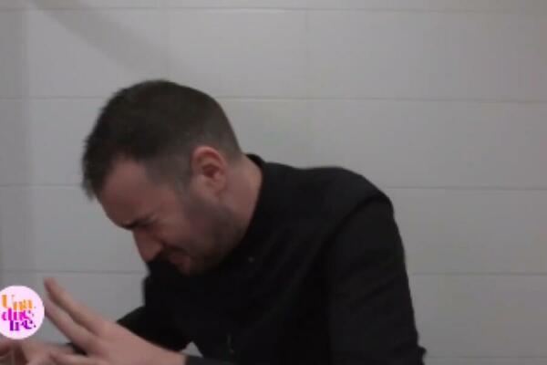 SRPSKI NOVINAR POPIO SVOJ URIN!