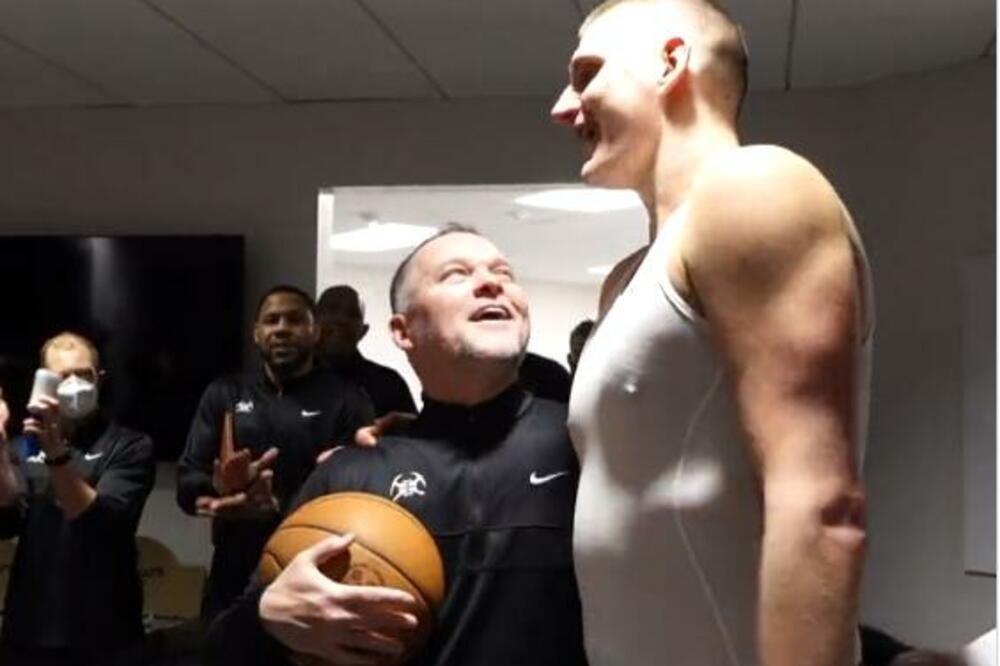 "NAMA SI DOBAR!" - Jokić šmekerskim potezom izazvao DELIRIJUM u svlačionici Nagetsa! (VIDEO)