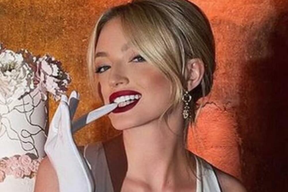 UKRAJINKA DOBILA PORUKU OD NAJPOZNATIJEG MUŠKARCA NA SVETU, U ROMANSI SU: Svet kaže da je KRIV, ali...