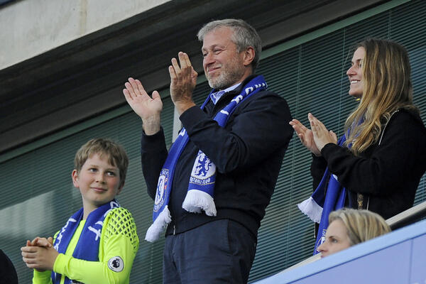 PAKLENA ČETVORKA U TRCI ZA ČELSI! Mekgregor ima jaku konkurenciju, evo ko je u igri da nasledi Abramoviča!