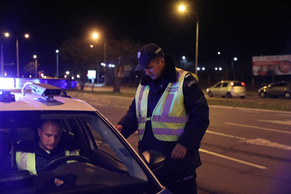 DIVLJAO BEOGRADOM PA DOBIO SAČEKUŠU: Vozio preko 200 kilometa na čas u Zemunu!