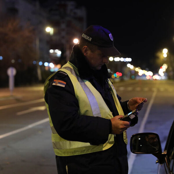40% VOZAČA NE PROLAZI OVAJ TEST IZ PRVOG PUTA: Da li biste vi ZNALI da ODGOVORITE na ova PITANJA? (FOTO)
