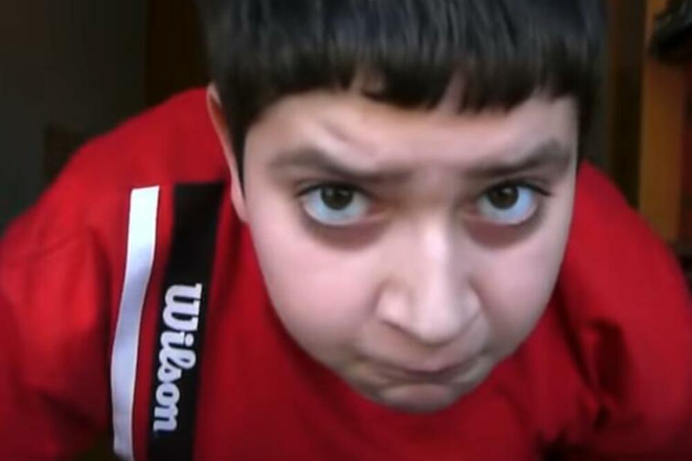 CELA SRBIJA JE IMALA OVAJ SNIMAK, A TEK SADA VIDIMO DA JE DEČAK DANAS NAŠ POZNATI GLUMAC: Ovo je NEVEROVATNO!