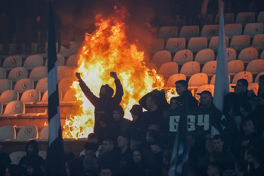 JEDNAKE KAZNE ZA ZVEZDU I PARTIZAN: Disciplinci FSS-a "udarili po džepu" zbog nereda navijača tokom derbija!