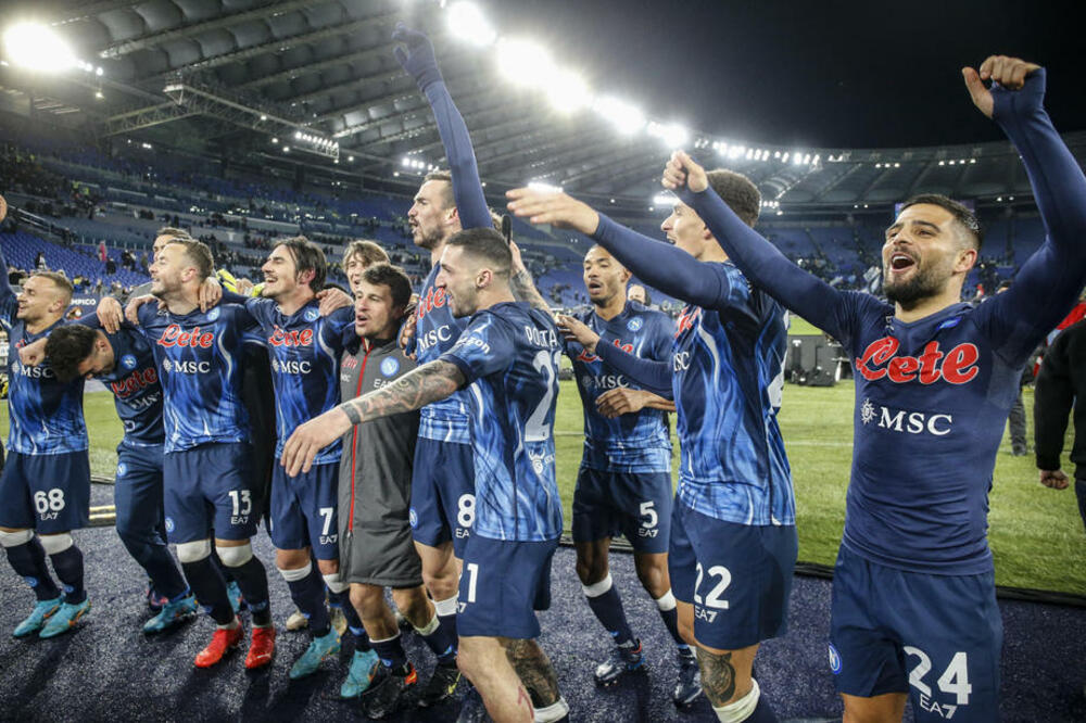 JUG ITALIJE ĆE PROKLJUČATI: Napoli pronašao Maradoninog naslednika, stiže legendarni Argentinac!